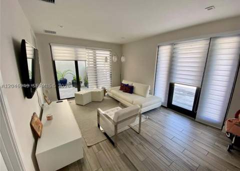 8256 NW 48th ter, Doral FL - photo 23 of 32