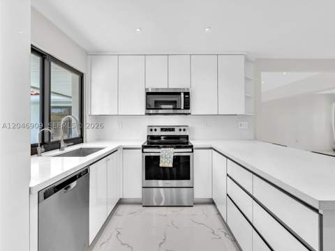 19225 NE 18th Ave, Miami FL - photo 17 of 56