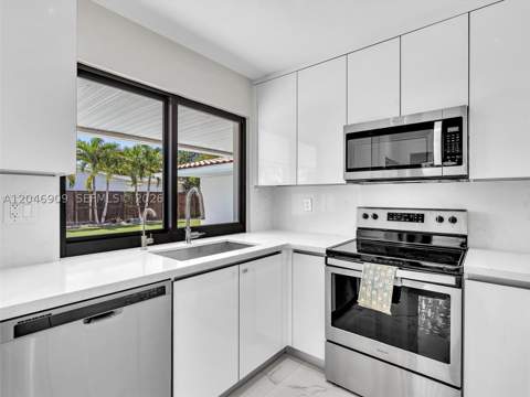 19225 NE 18th Ave, Miami FL - photo 19 of 56