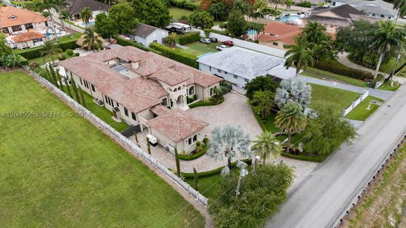 7 bedroom SingleFamilyResidence at 2835 SW 132nd Ave, J G Heads Farms Unit A, Miami — photo 3