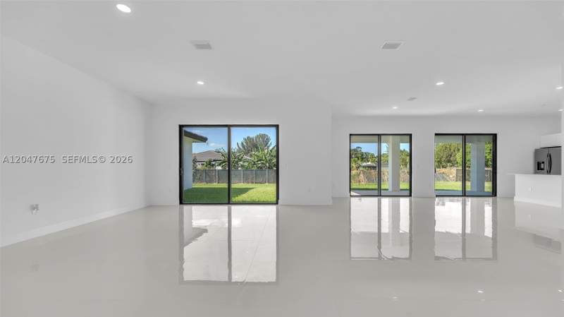 5 bedroom SingleFamilyResidence at 23120 SW 154 Ct, Griffing Silver Palm, Miami — photo 3