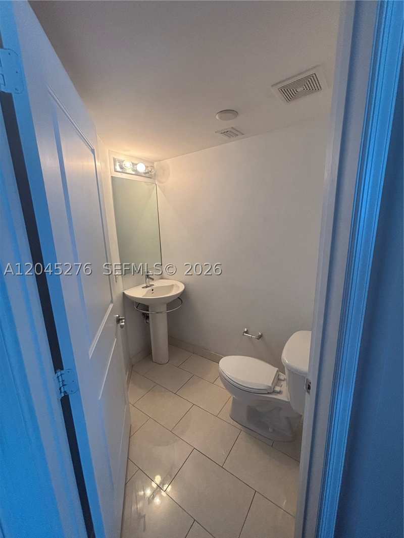 1 bedroom Condominium at 480 NE 30th St 1004, Platinum Condo, Miami — photo 1