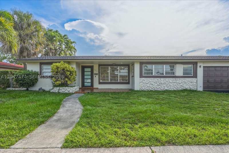 5 bedroom SingleFamilyResidence at 7850 W 16th Ave, Palm Springs Lakes 5th Ad, Hialeah — photo 1