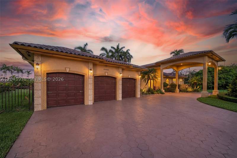 4 bedroom SingleFamilyResidence at 29482 SW 193rd Ct, Biscado Ests Sec 1, Homestead — photo 3