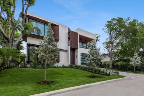 9720 W Broadview Dr, Bay Harbor Islands FL - photo 14 of 85