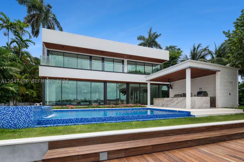 7 bedroom SingleFamilyResidence at 9720 W Broadview Dr, Bay Harbor Island, Bay Harbor Islands — photo 2