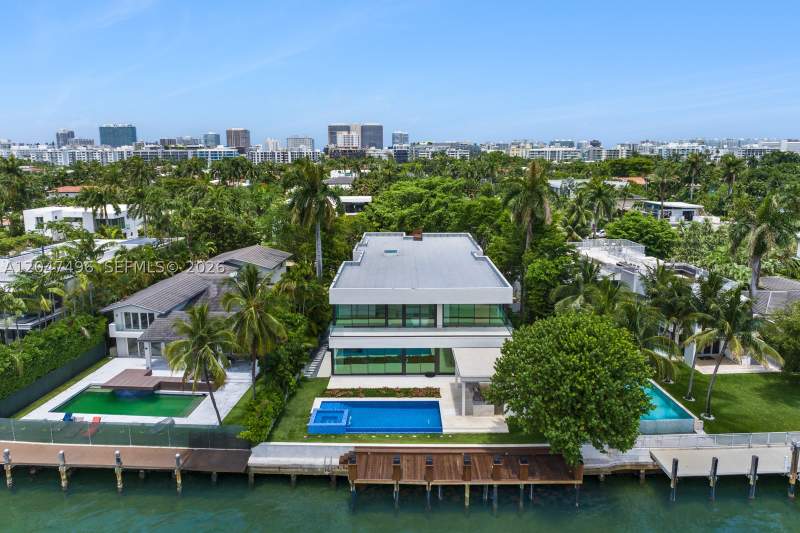 7 bedroom SingleFamilyResidence at 9720 W Broadview Dr, Bay Harbor Island, Bay Harbor Islands — photo 3