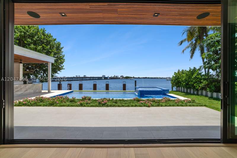 7 bedroom SingleFamilyResidence at 9720 W Broadview Dr, Bay Harbor Island, Bay Harbor Islands — photo 4
