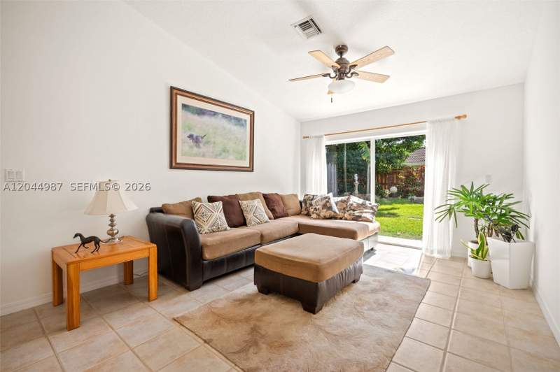 3 bedroom SingleFamilyResidence at 18061 SW 152nd Ct, Quirch Sub, Miami — photo 3