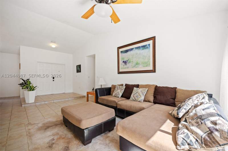 3 bedroom SingleFamilyResidence at 18061 SW 152nd Ct, Quirch Sub, Miami — photo 4