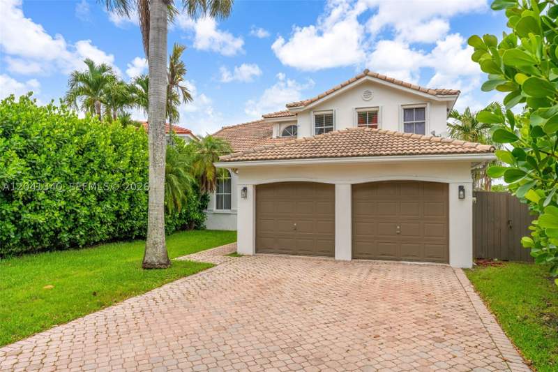 4 bedroom SingleFamilyResidence at 16335 SW 81 St, Poinciana At Sunset Lakes, Miami — photo 4