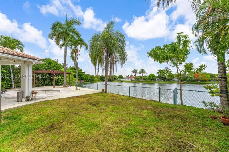 4 bedroom SingleFamilyResidence at 16335 SW 81 St, Poinciana At Sunset Lakes, Miami — photo 5