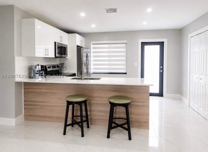 4 bedroom SingleFamilyResidence at 10955 SW 223rd St, East Dixie Park 1st Addn, Miami — photo 4