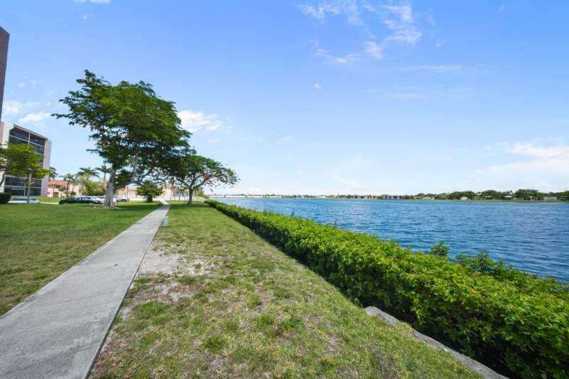 2 bedroom Condominium at 20860 San Simeon Way 109-6, Lakeview Of The Calf Club, Miami — photo 2