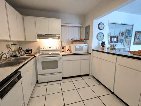 9140 Fontainebleau Blvd 504, Miami FL - photo 12 of 33