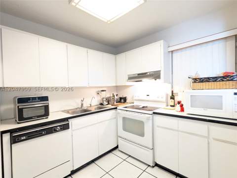 9140 Fontainebleau Blvd 504, Miami FL - photo 13 of 33