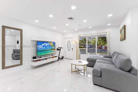 1240 NE 159th St, North Miami Beach FL - photo 13 of 25