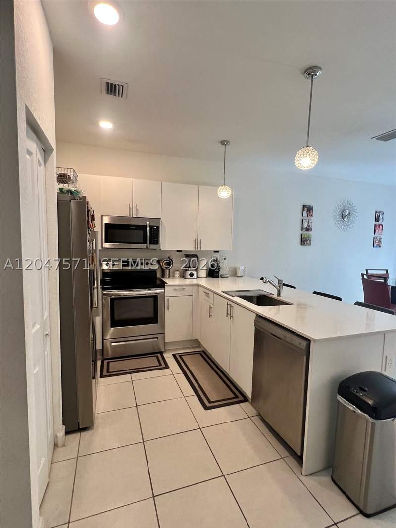 4 bedroom SingleFamilyResidence at 20368 NW 4th Path, Vista Lago, Miami Gardens — photo 4
