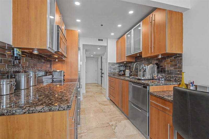 1 bedroom Condominium at 2555 Collins Ave 1814, Club Atlantis Condo, Miami Beach — photo 4