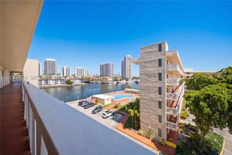 1 bedroom Condominium at 2999 Point East Dr C507, Point East One Condo-Bldg, Aventura — photo 1