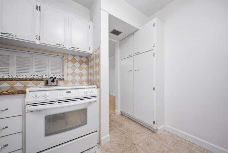 1 bedroom Condominium at 2999 Point East Dr C507, Point East One Condo-Bldg, Aventura — photo 5