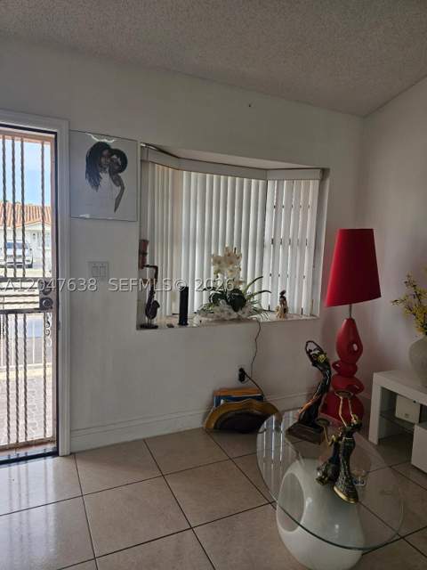 8805 NW 113th St, Hialeah Gardens FL - photo 7 of 29
