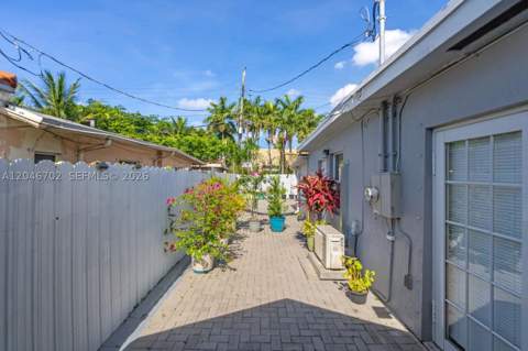 801 NW 17th Ct, Miami FL - photo 9 of 37