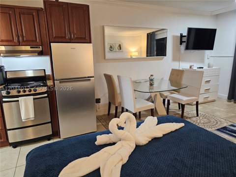 19201 Collins Ave 246, Sunny Isles Beach FL - photo 6 of 8