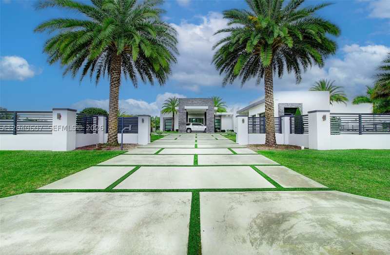 6 bedroom SingleFamilyResidence at 13052 NW 102nd Ave, Los Jardines Estates, Hialeah Gardens — photo 1