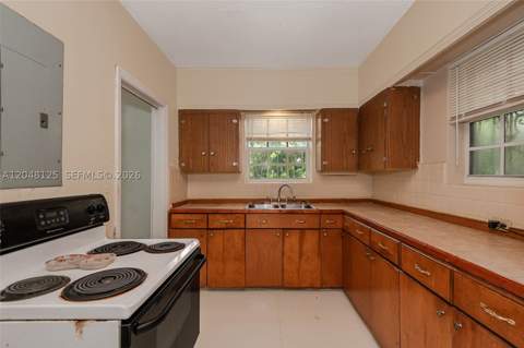 245 NE 48th St, Miami FL - photo 6 of 14