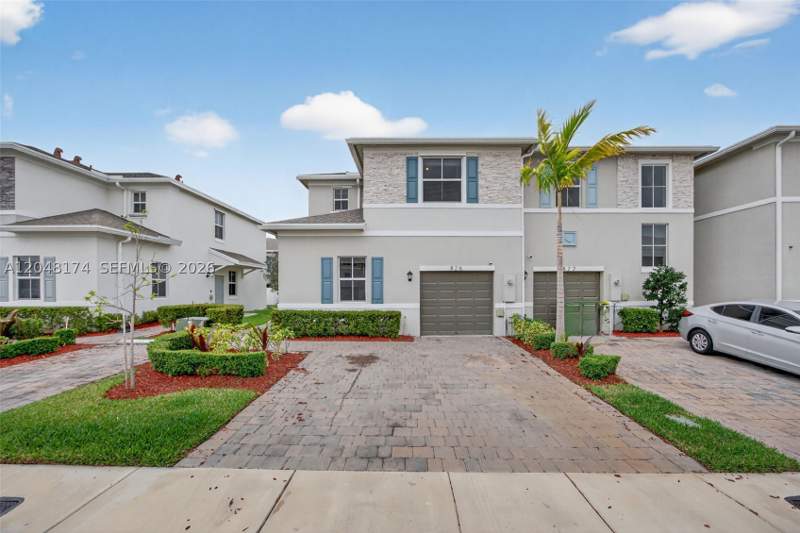 4 bedroom Townhouse at 826 SE 17th St, Cedar At Keys Gate, Homestead — photo 2