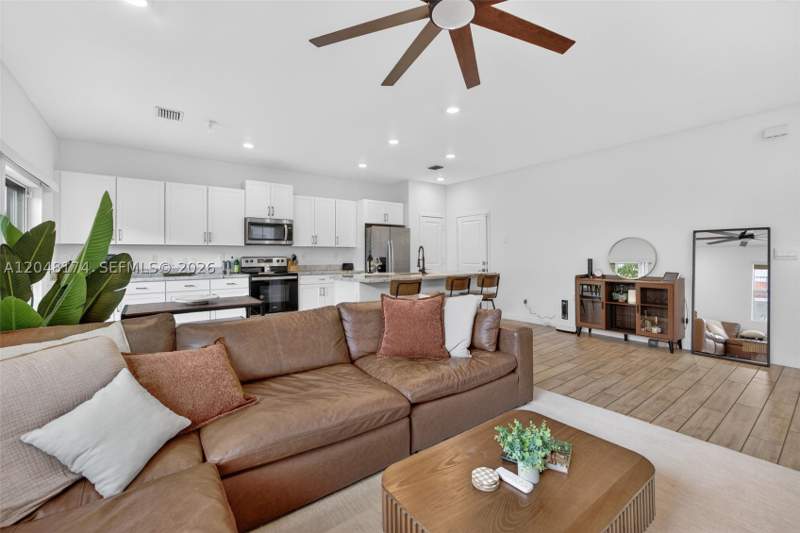4 bedroom Townhouse at 826 SE 17th St, Cedar At Keys Gate, Homestead — photo 5