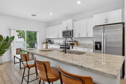 826 SE 17th St, Homestead FL - photo 8 of 49