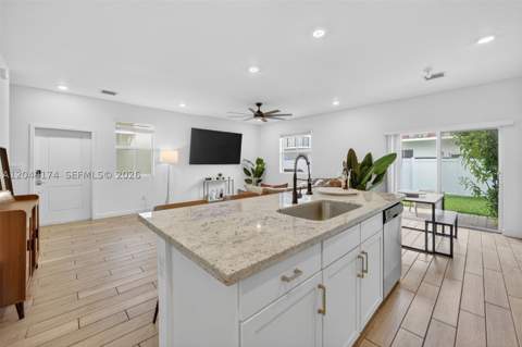 826 SE 17th St, Homestead FL - photo 9 of 49