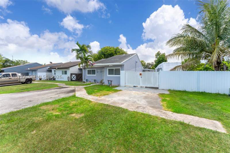 2 bedroom SingleFamilyResidence at 25808 SW 127th Ct Cir, Princetonian Villas Sec 1, Homestead — photo 2