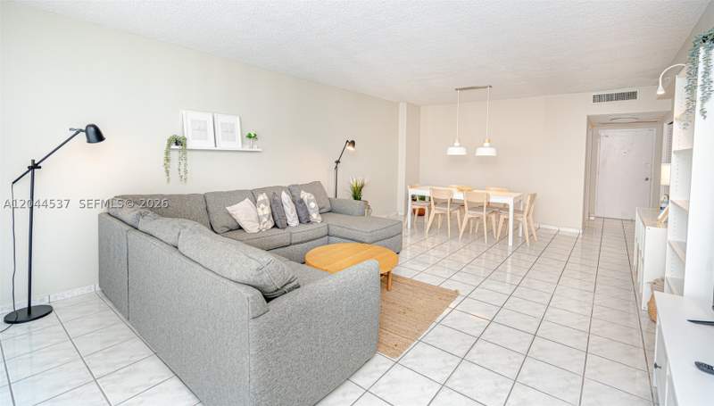 1 bedroom Condominium at 5601 Collins Ave 1517, The Pavilion Condo, Miami Beach — photo 2