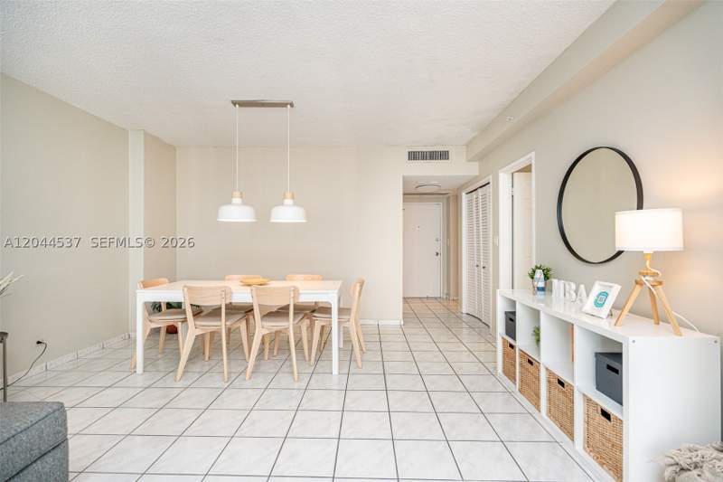 1 bedroom Condominium at 5601 Collins Ave 1517, The Pavilion Condo, Miami Beach — photo 4