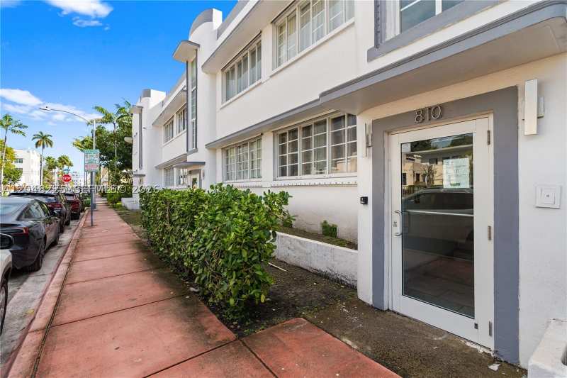 1 bedroom Condominium at 810 7th St 205, First Deco Condo, Miami Beach — photo 1