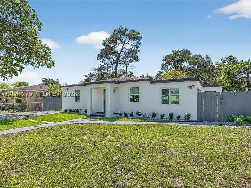 3 bedroom SingleFamilyResidence at 1010 NE 138th St, Irons Manor High Pine Add, North Miami — photo 3