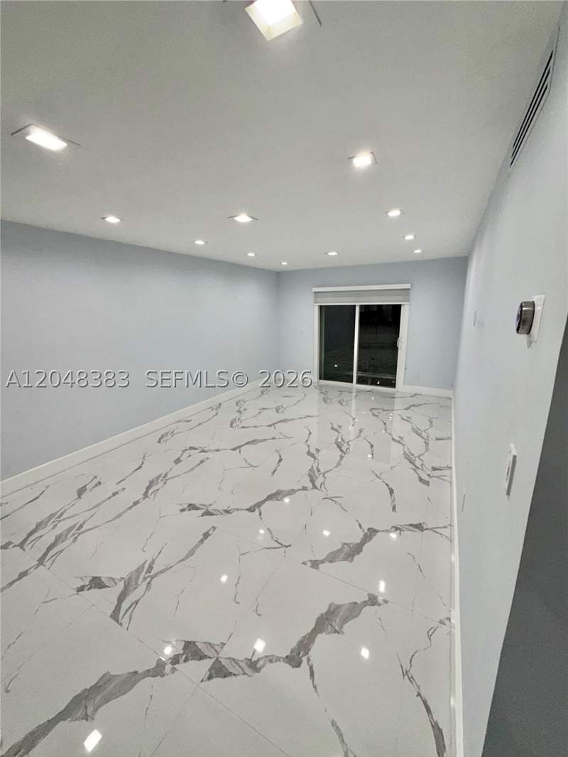 2 bedroom Condominium at 1100 W 35th St 4, Bemar Patio Condo, Hialeah — photo 3
