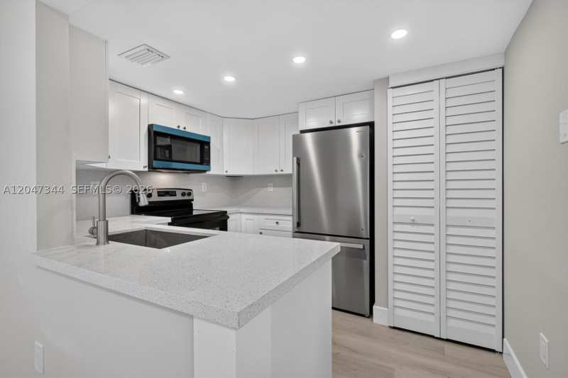 2 bedroom Condominium at 10080 NW 9th St Cir 204, Indian Lake Village II Co, Miami — photo 1