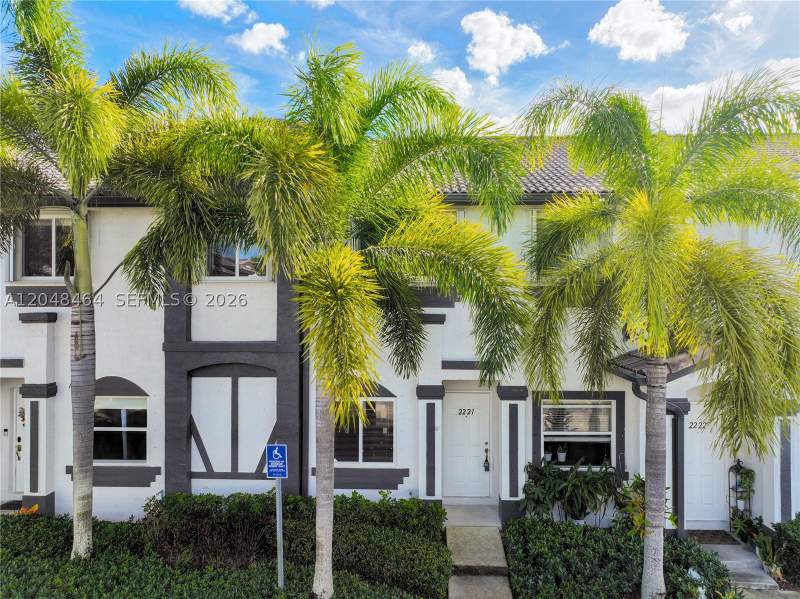 3 bedroom Townhouse at 2221 SE 26th Ln 2221, Towngate Condo Two, Homestead — photo 2