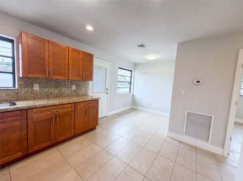 8340 NW 22nd Pl, Miami FL - photo 10 of 22