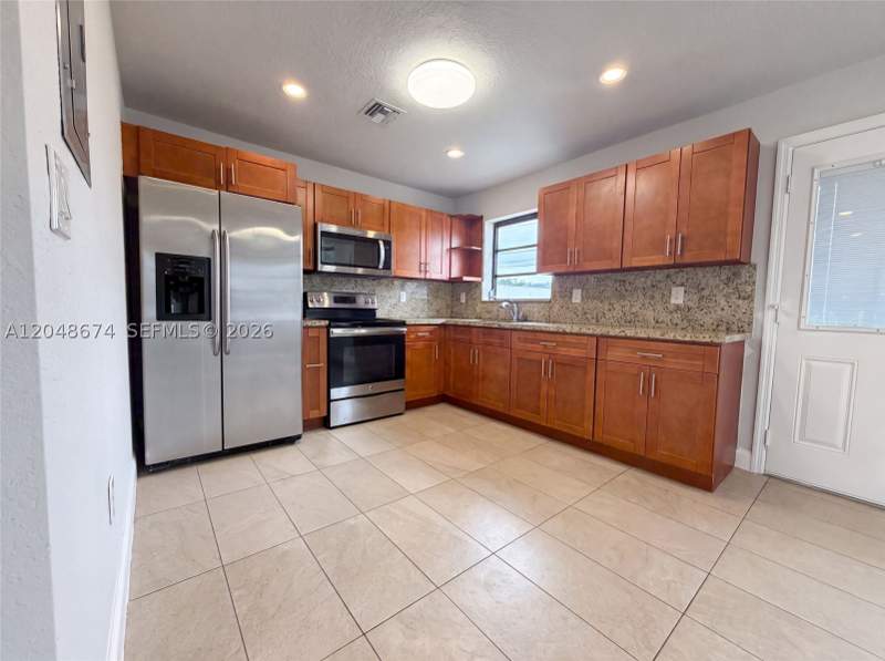 3 bedroom SingleFamilyResidence at 8340 NW 22nd Pl, Ridgeway Park, Miami — photo 2