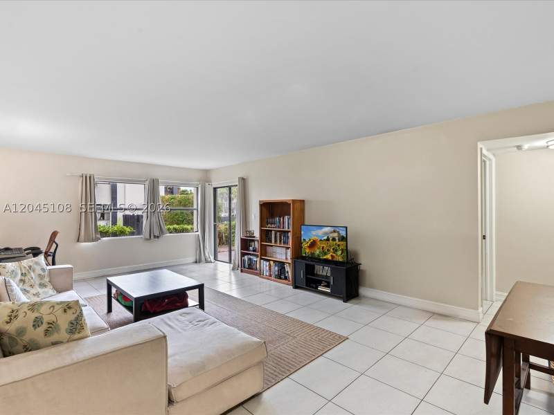 1 bedroom Condominium at 571 NW 107th Ave 107, West Lake Village Condo, Miami — photo 2