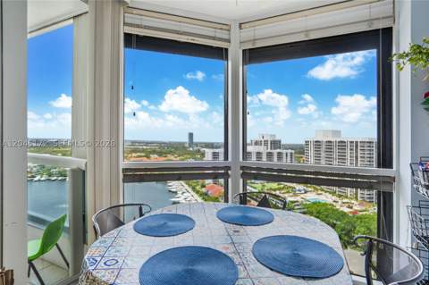 21055 Yacht Club Dr 2005, Aventura FL - photo 6 of 16