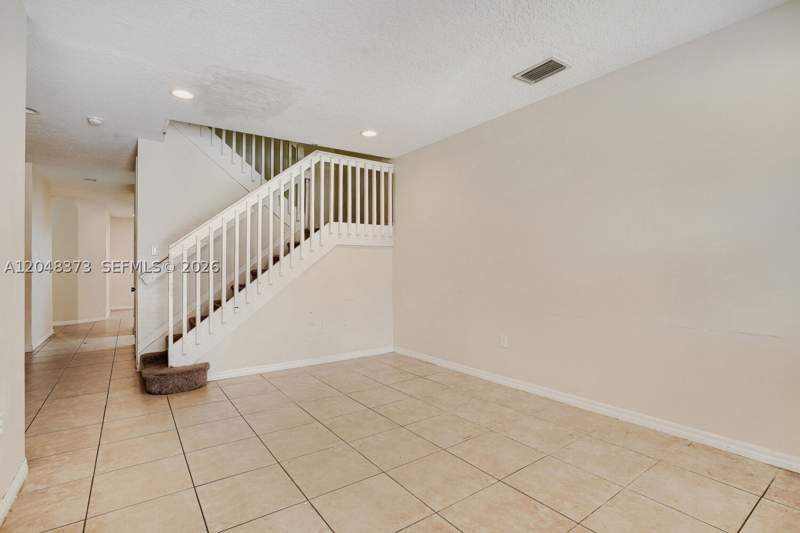 4 bedroom SingleFamilyResidence at 666 NE 35th Ave, Florence At Crystal Lakes, Homestead — photo 5