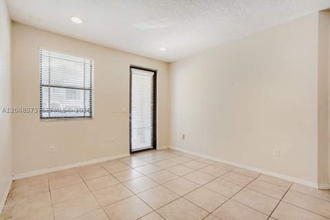 666 NE 35th Ave, Homestead FL - photo 6 of 29