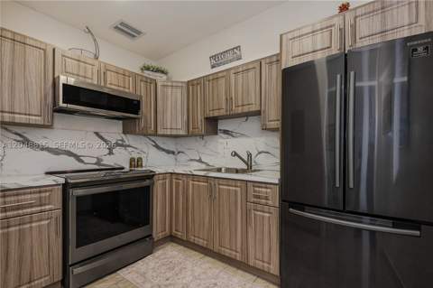 750 NE 4th Pl, Hialeah FL - photo 10 of 30