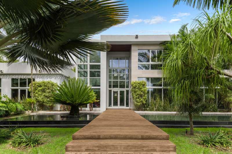 8 bedroom SingleFamilyResidence at 12900 SW 63rd Ave, Bay Ridge Ests, Pinecrest — photo 1